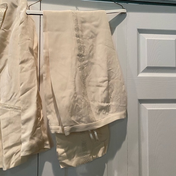 Ivory/cream suit - Picture 5 of 5